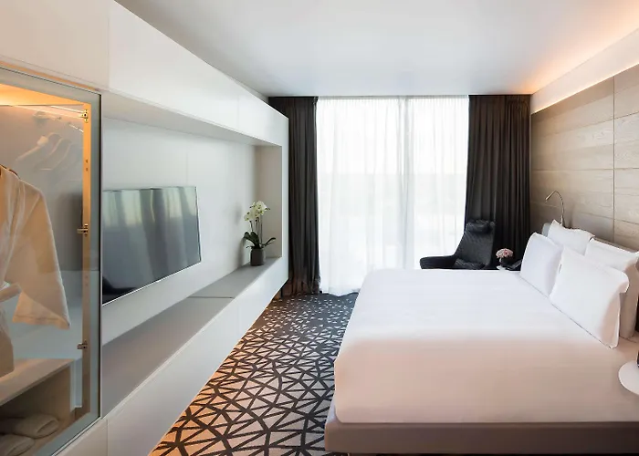 Executive Upper Floors King Suite