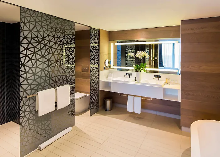 Executive Upper Floors King Suite
